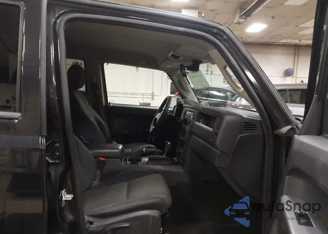 2010 Jeep Commander Sport z USA, uszkodzony, nr VIN 1J4RG4GK8AC128966